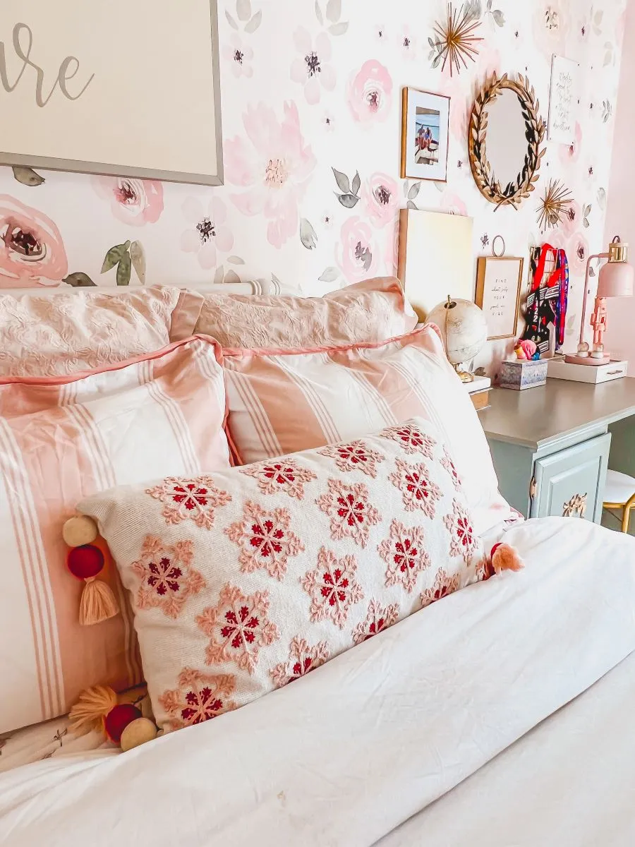 Easy and Inexpensive Ways to Decorate Bedrooms for the Holidays -