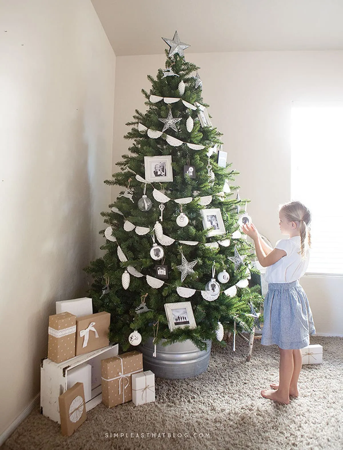 Easy Christmas Tree Decorating Ideas & Best Hacks! - A Piece Of Rainbow