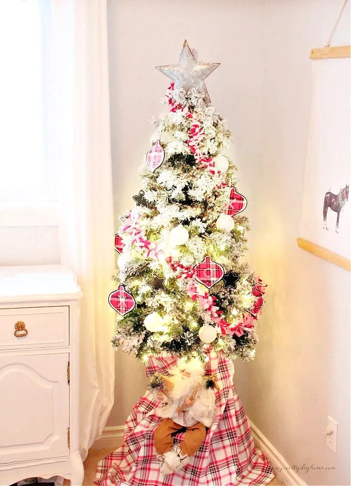 Easy DIY Pink Christmas Garland for a Little Girl's Room