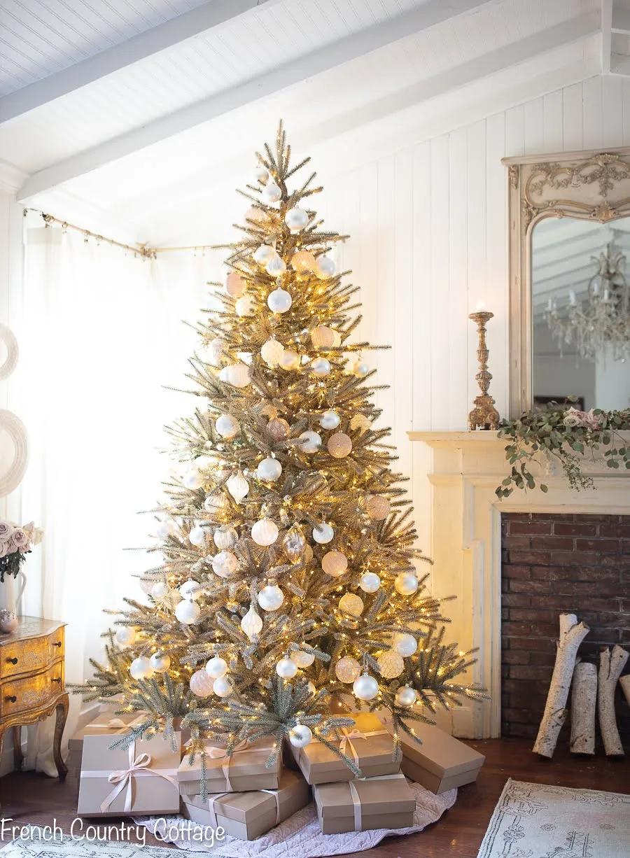 Elegant Christmas- Gold tree in the bedroom - French Country Cottage