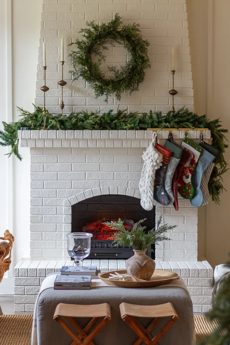 Elegant Christmas Mantel Garland How To Create A Gorgeous Christmas Mantel Garland