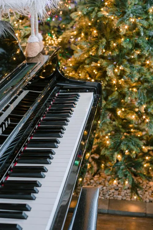 Elegant Closeup of Piano with Festive Bokeh Lights · Free Stock Photo