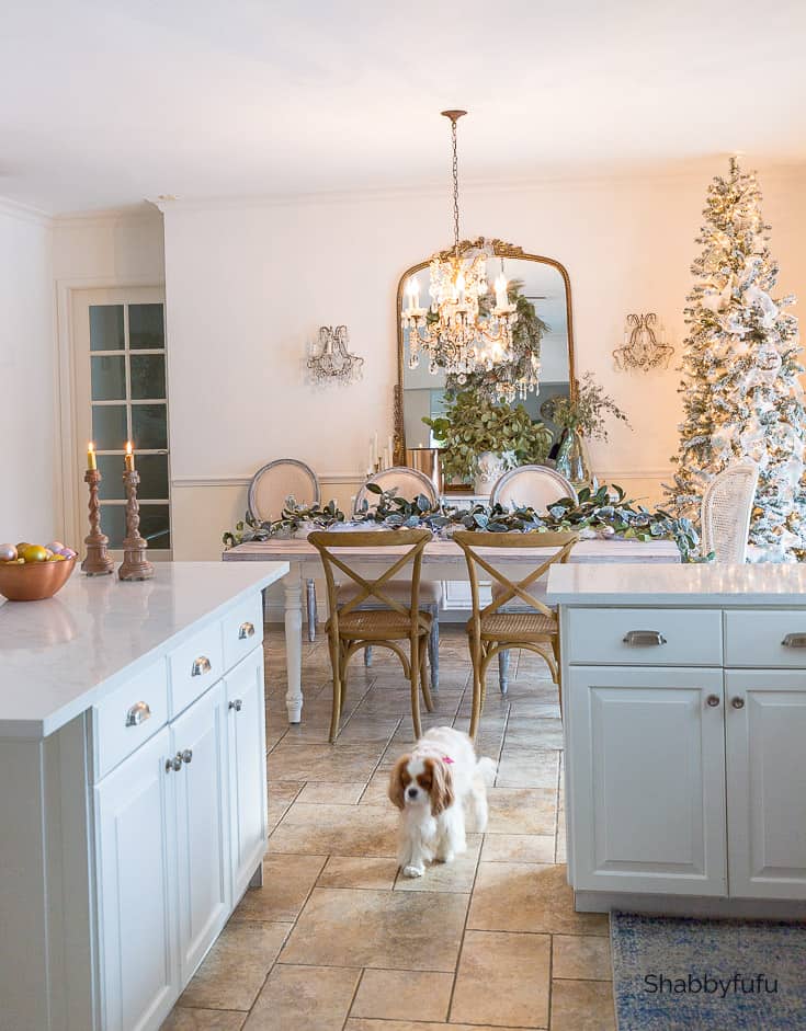 Farmhouse Kitchens Dressed For Christmas - shabbyfufu.com