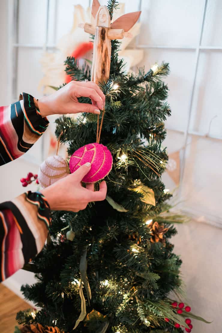 Felt Concha Ornaments - Muy Bueno