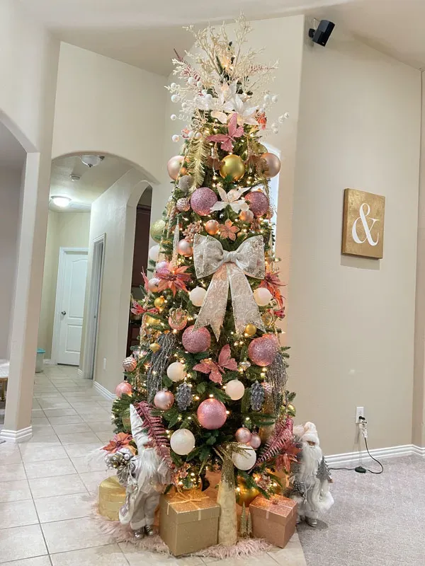 Festive Christmas Decorations in Dallas, Texas | Mv Fiestas