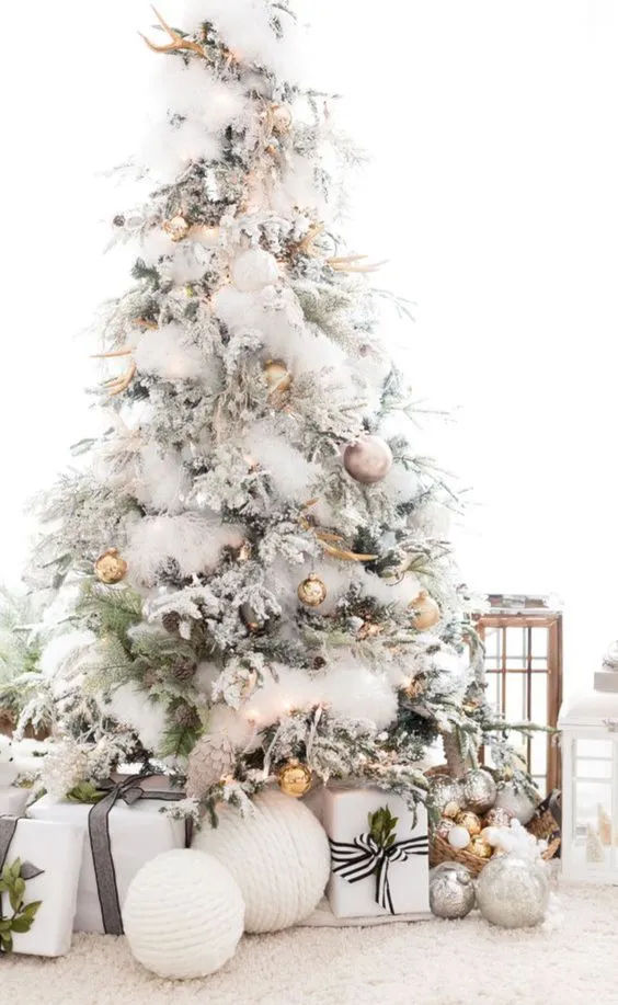 Gold Modern Christmas Tree Topper 25 Stylish Modern Christmas Tree Decor  Ideas Shelterness
