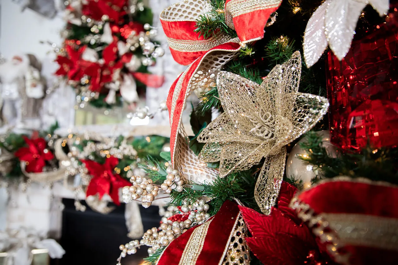 Gorgeous Gold and Silver Christmas Tree Alternatives - Decorator's Warehouse