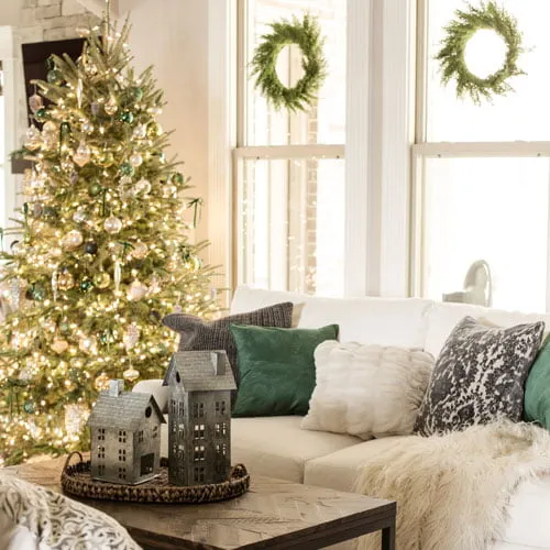 GREEN AND GOLD CHRISTMAS DECOR - Such the Spot