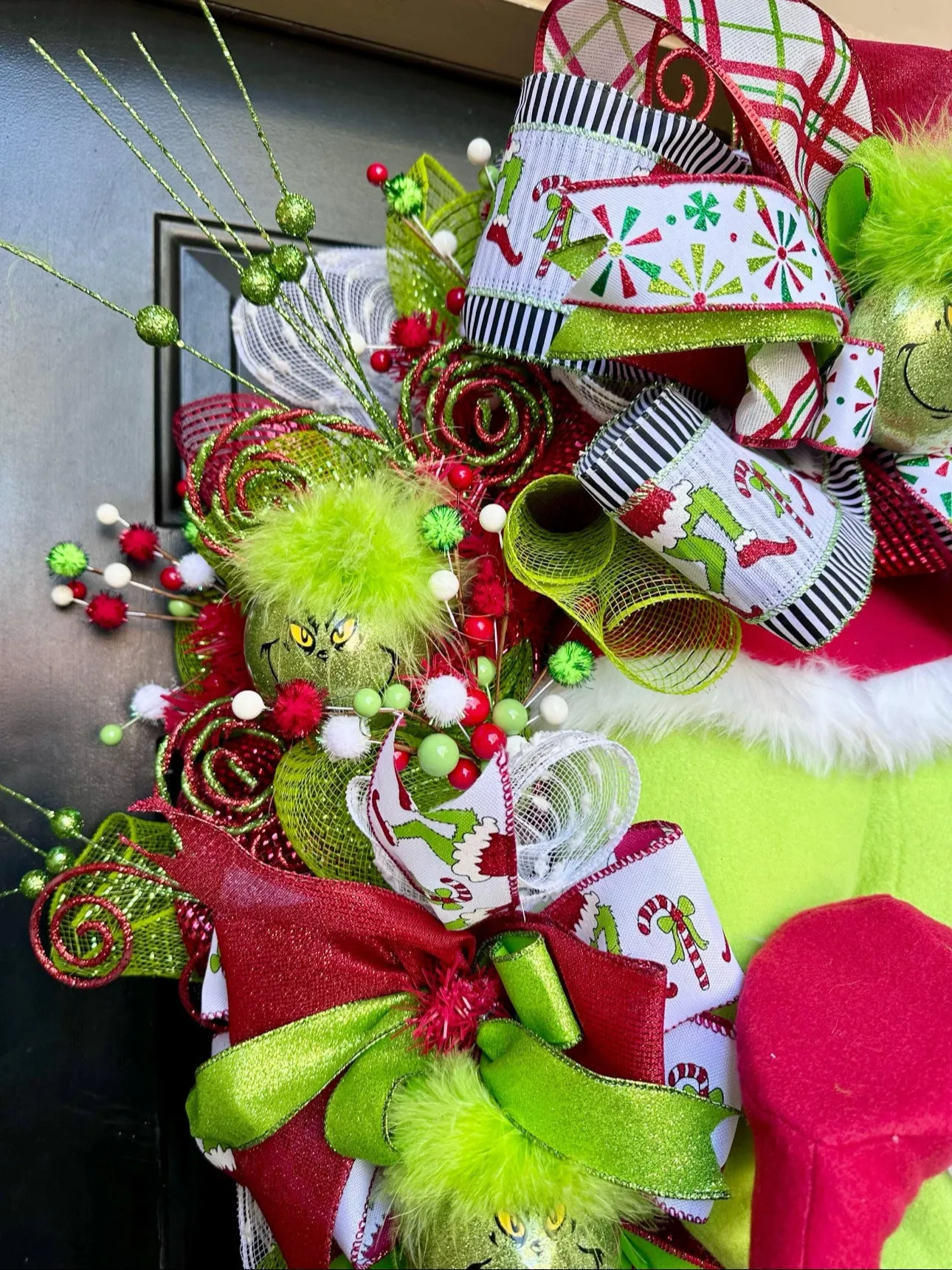 Grinch Feet Christmas Wreath – TCK Crafts Grinch Inspired Christmas Wreath