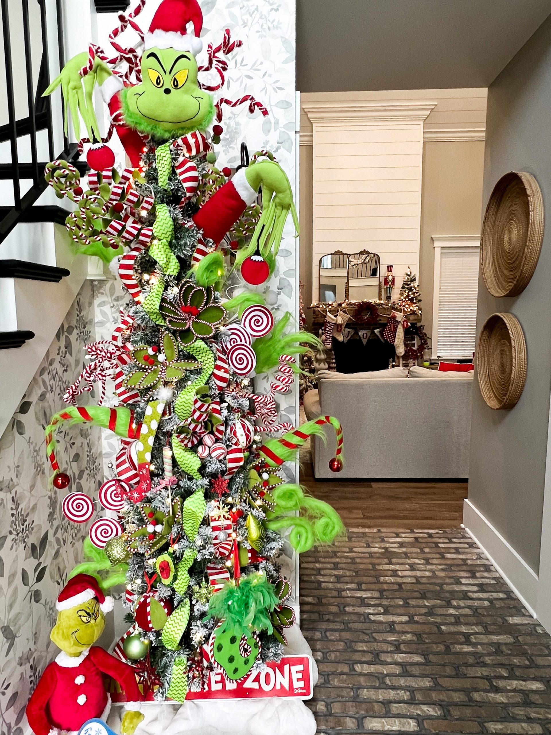 grinch-themed-tree-whimsical1 -