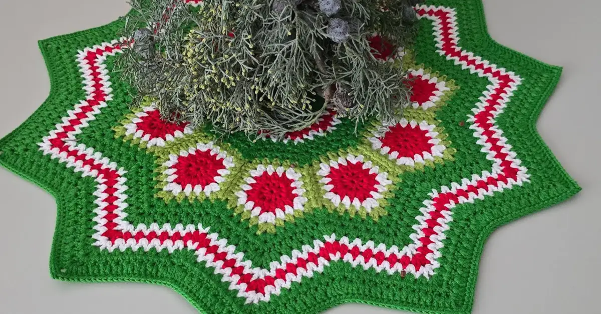 Handmade Crochet Christmas Tree Skirt Red Pink Green Festive Holiday Knit VTG Free Christmas Tree Skirt
