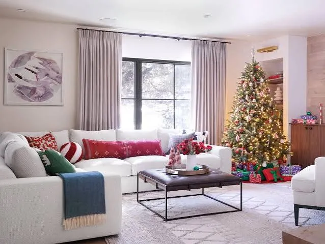 HGTV Magazine's Best Living Room Christmas Decor Ideas | HGTV