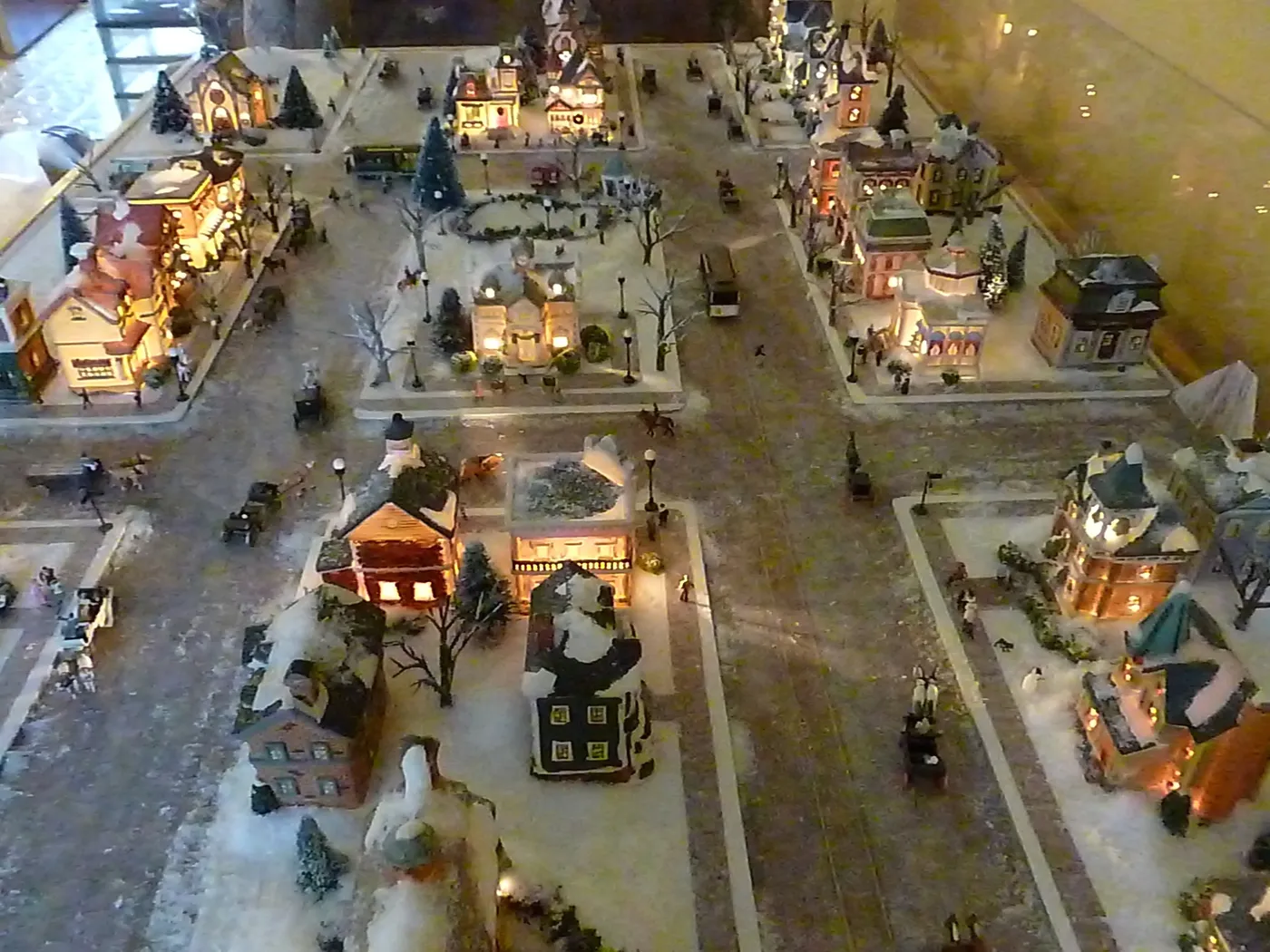 Ho Scale Christmas Village NOCH Christmas Scenery – Festive Miniatures  Decorations For Model Layouts