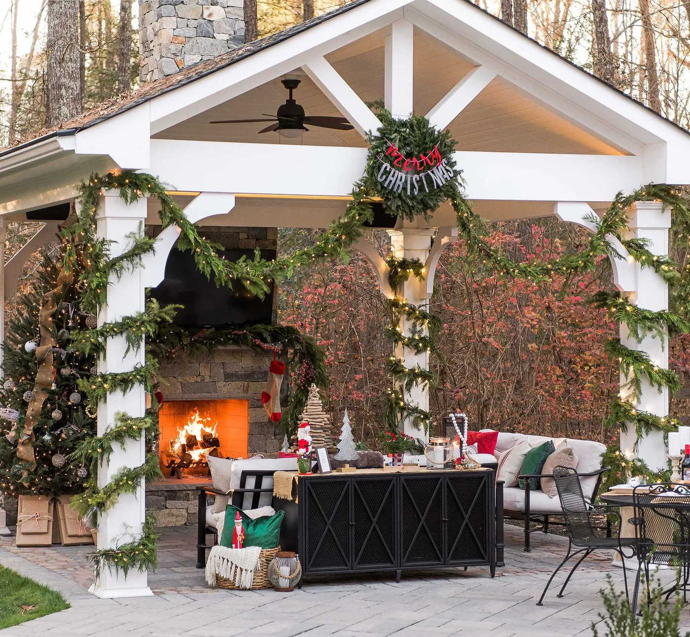 Holiday Decorating Tips for your Patio or Deck