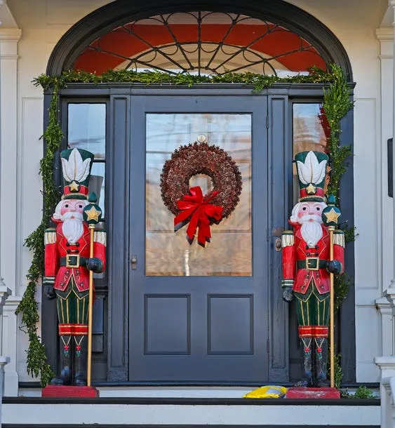 Holiday doors of the South Shore, Massachusetts