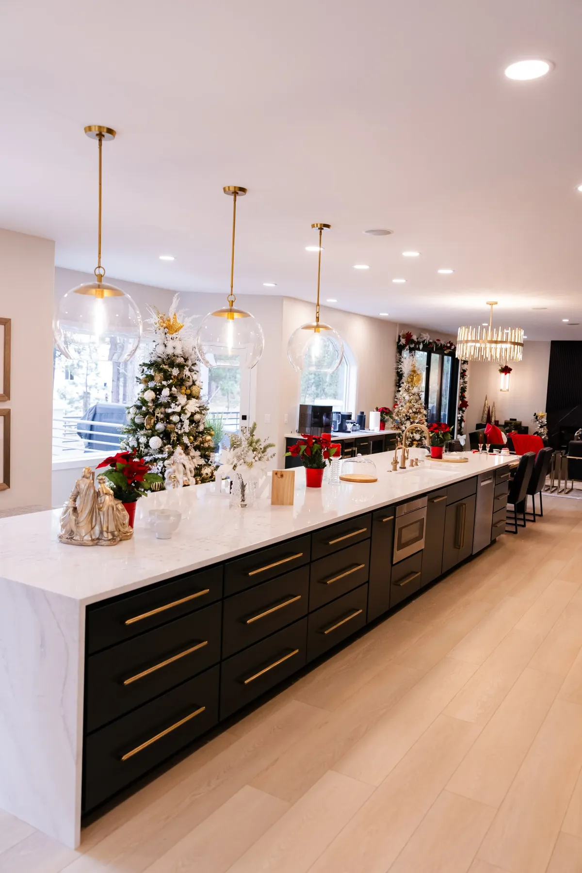 Holiday Home Tour — 5 professionally decorated homes