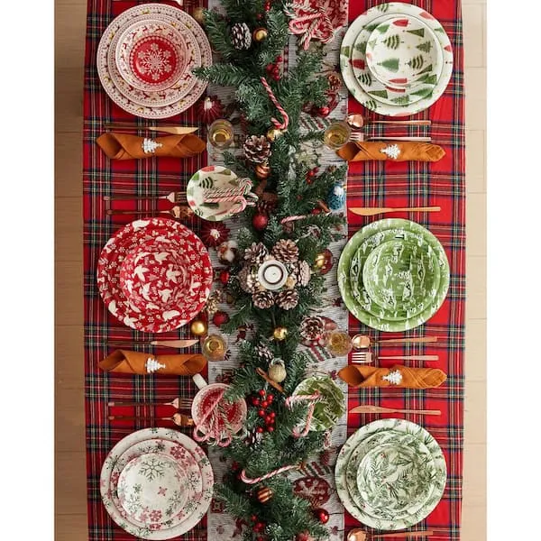 Holiday Style Melamine Christmas Dinnerware Set 10 Plates 6 Bowls Wreath  Plaid Holiday Red and Green