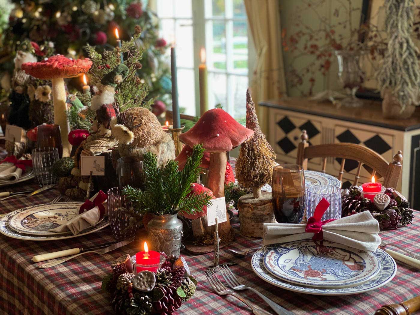Holiday Tablescape: a Christmas tale • Une Bonne Maison
