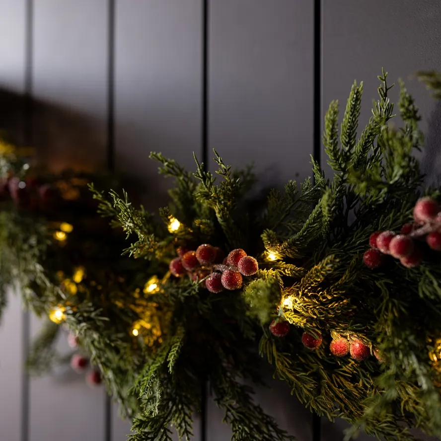 Holiday Wreaths, Trees & Garlands