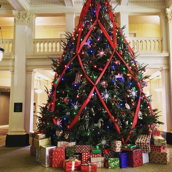 Homestead's Great Hall Christmas Tree Tradition