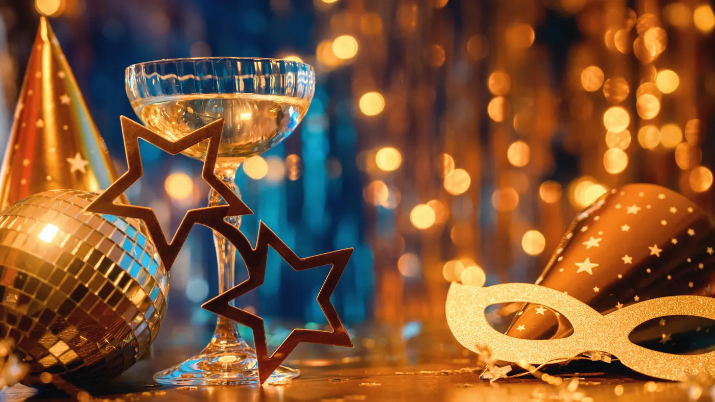 Hosting A New Years' Party? Quick Tips To Switch Your Christmas Decor Over  To NYE