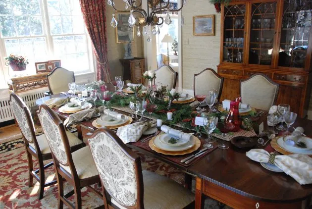 How to Bring Old World Charm to your Christmas Dinner Table