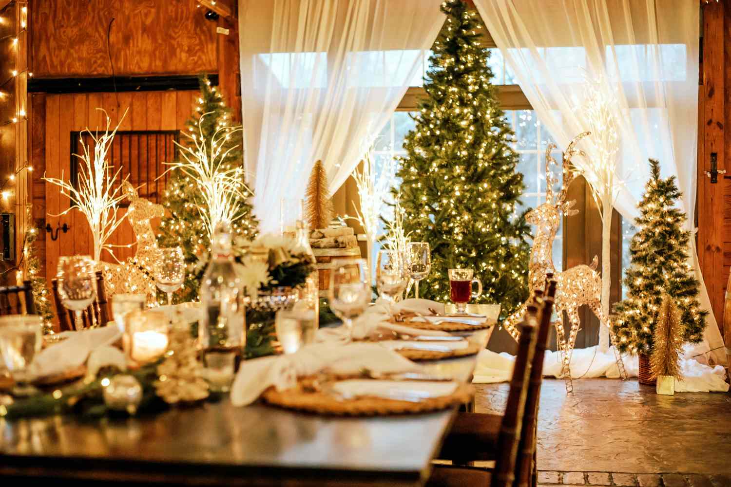 How to Celebrate the Holidays at US Wineries