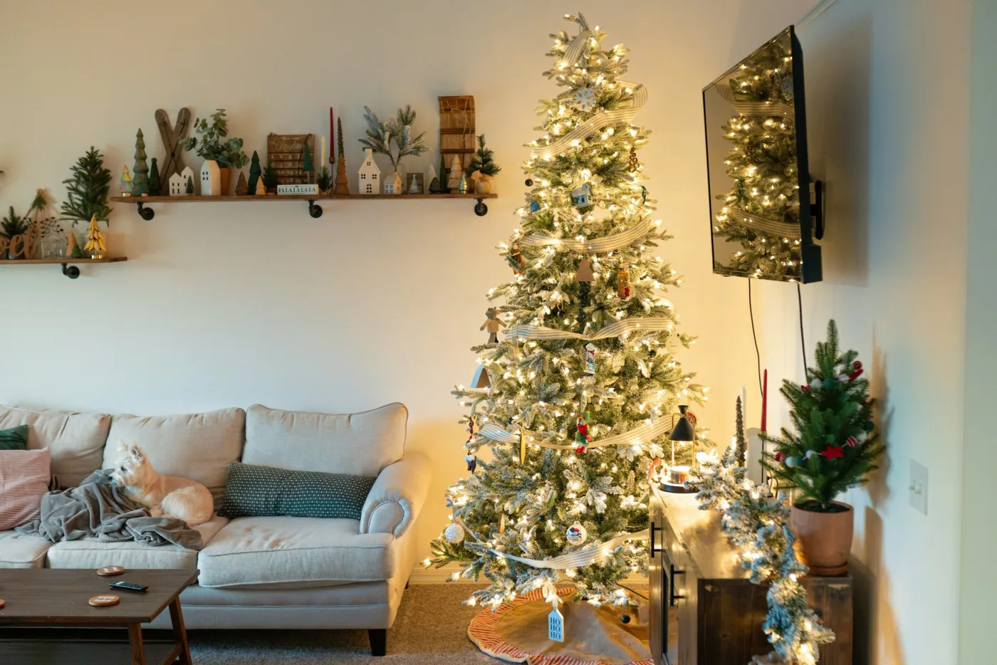 How to Choose the Perfect Christmas Tree Ribbon: Creating a Magical Holiday  Display