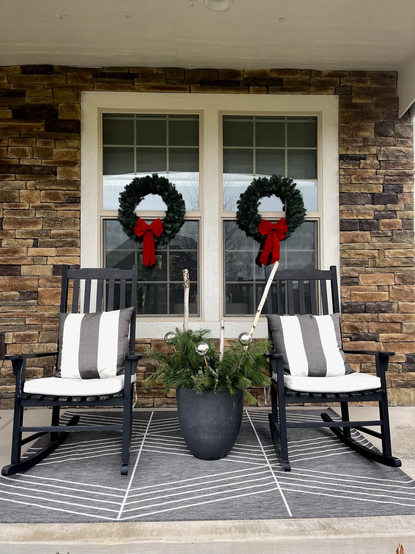 How to Create a Classic Holiday Front Porch - Life Love Larson