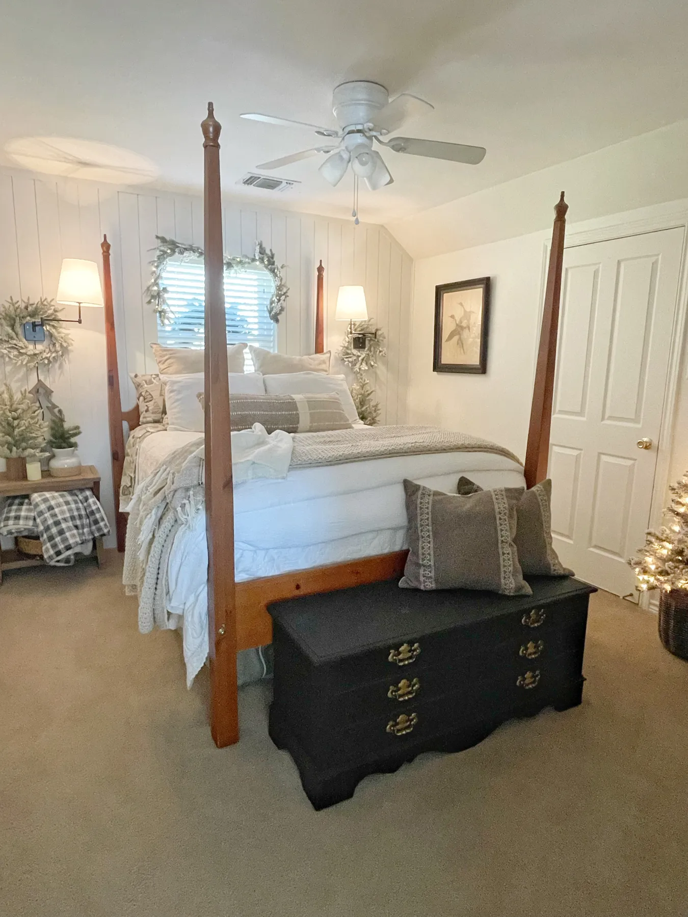 How To Create A Festive And Cozy Christmas Bedroom/Guestroom * Hip & Humble  Style