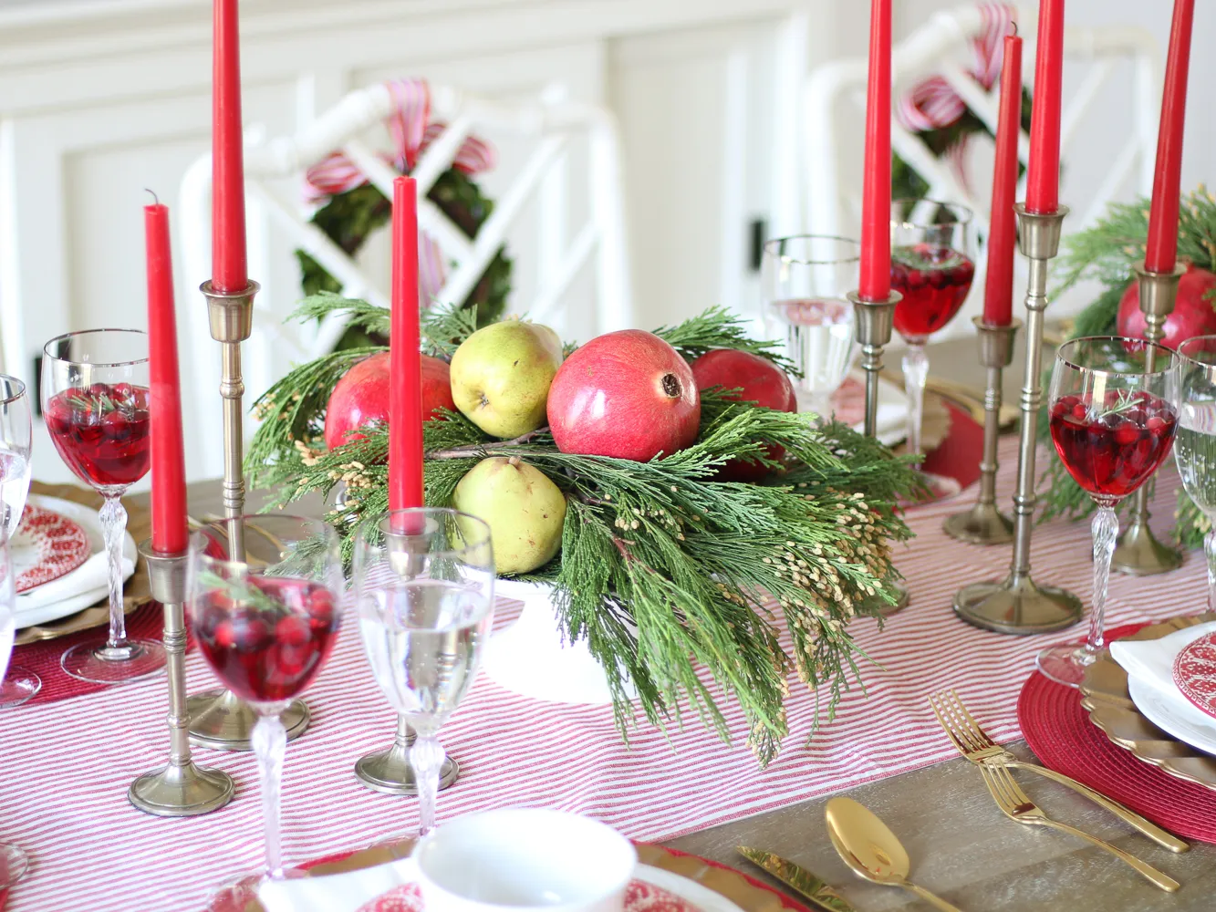 How to Create a Traditional Christmas Tablescape - Stefana Silber