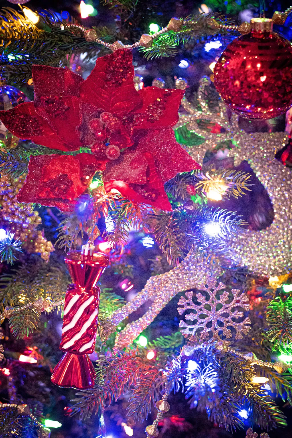 How to Decorate a Christmas Tree - the Fancy Way - Lindsey Putzier