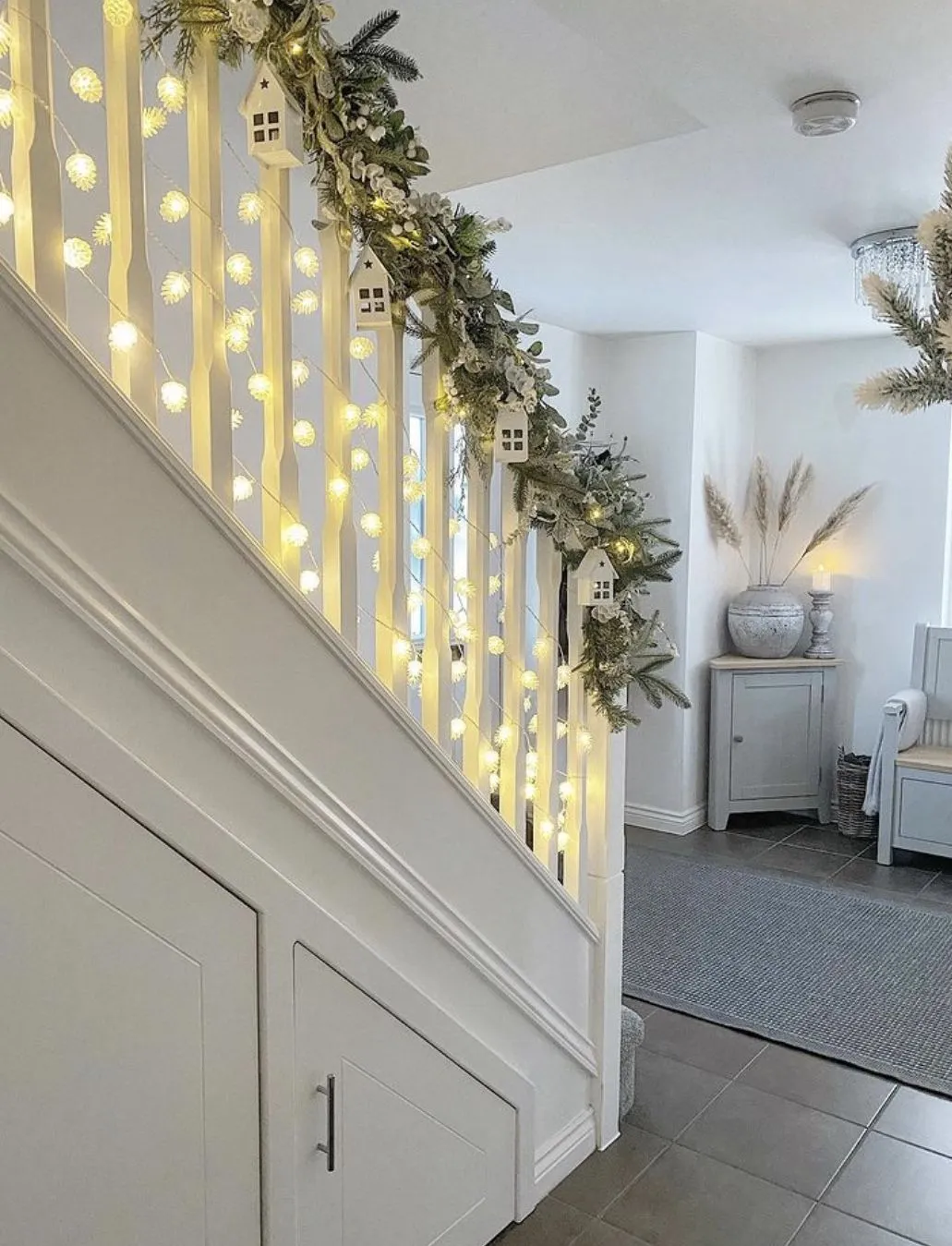 How To - Decorate a Festive Staircase