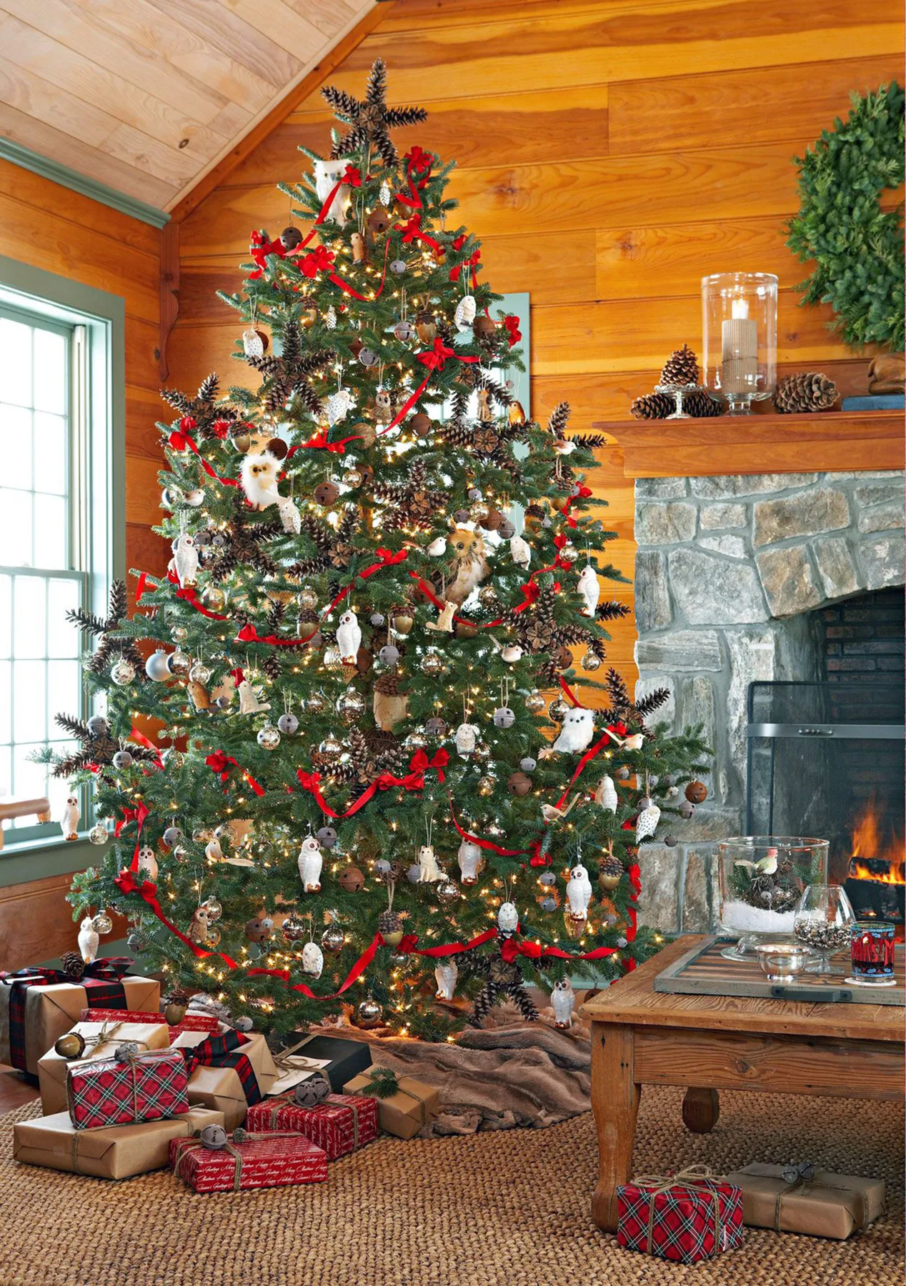 How to Decorate a Woodland Themed Christmas Tree