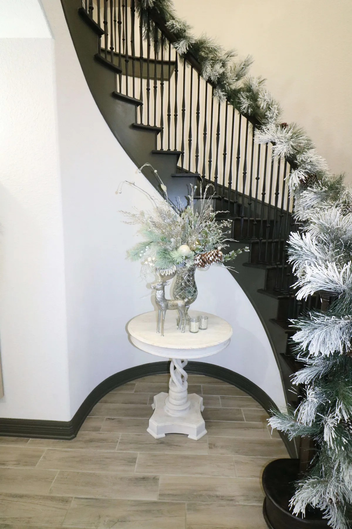How to Decorate Christmas Garland Like a Designer – Melissa Roberts  Interiors