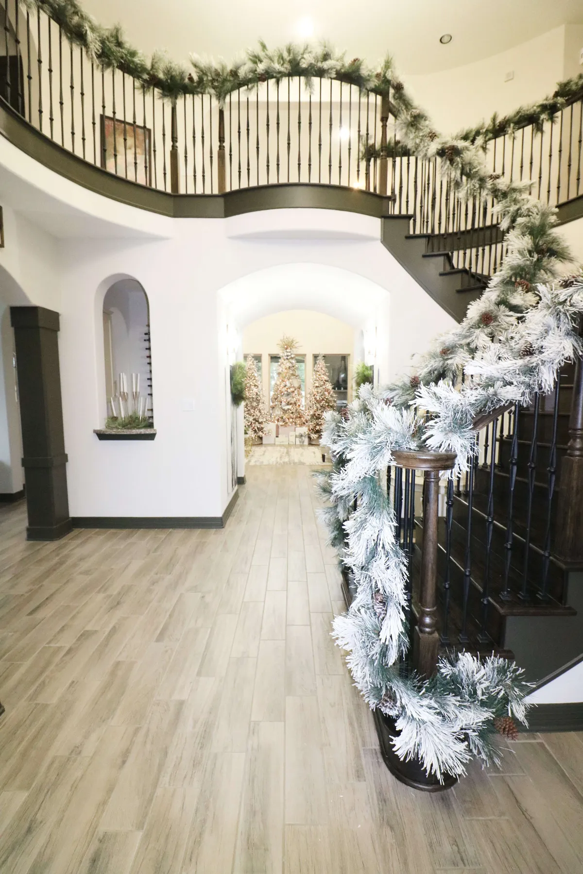 How to Decorate Christmas Garland Like a Designer – Melissa Roberts  Interiors