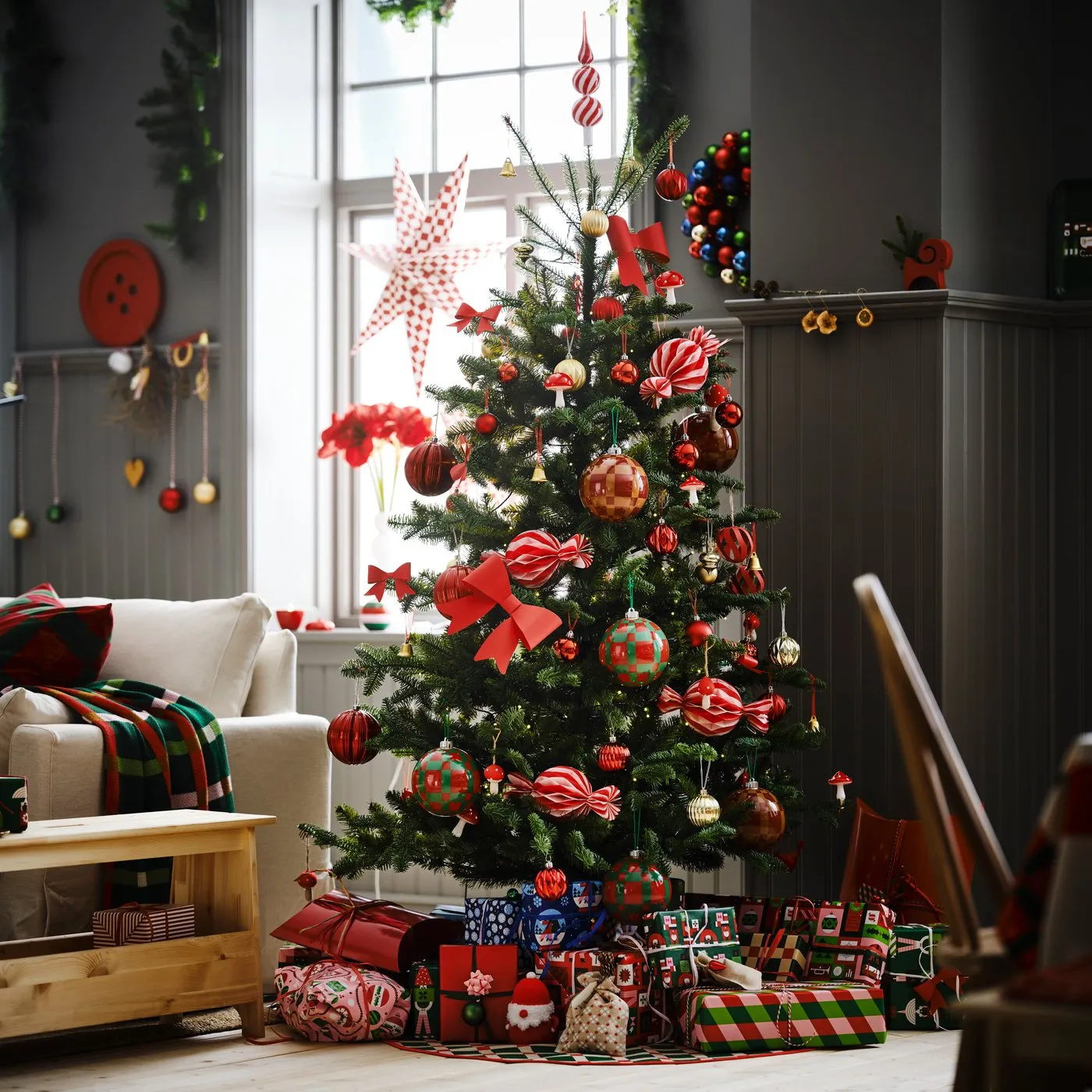 How to decorate your Christmas tree - IKEA