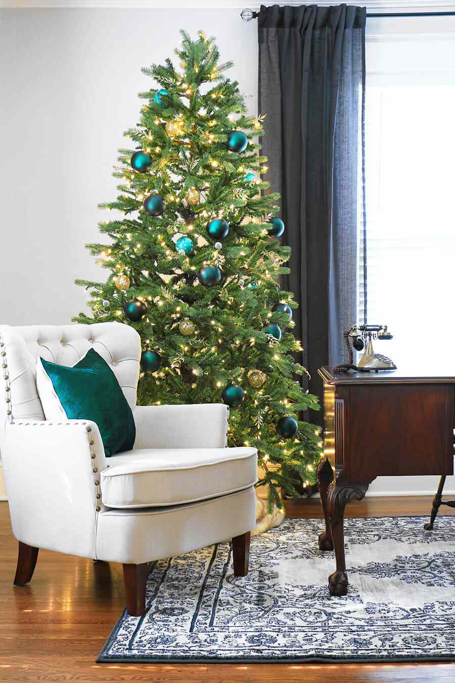 How to Decorate Your Christmas Tree Like a Pro
