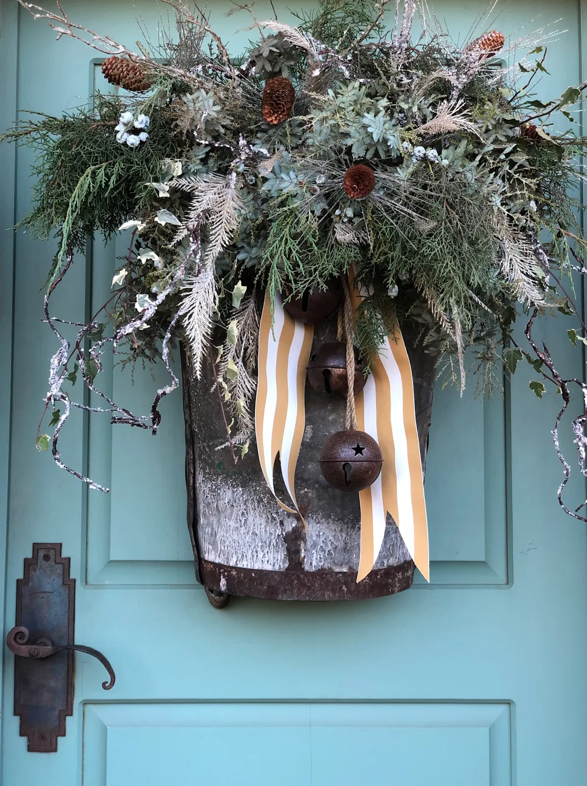 How to Decorate your Front Porch for Christmas Using Natural Elements -  Cindy Hattersley Design