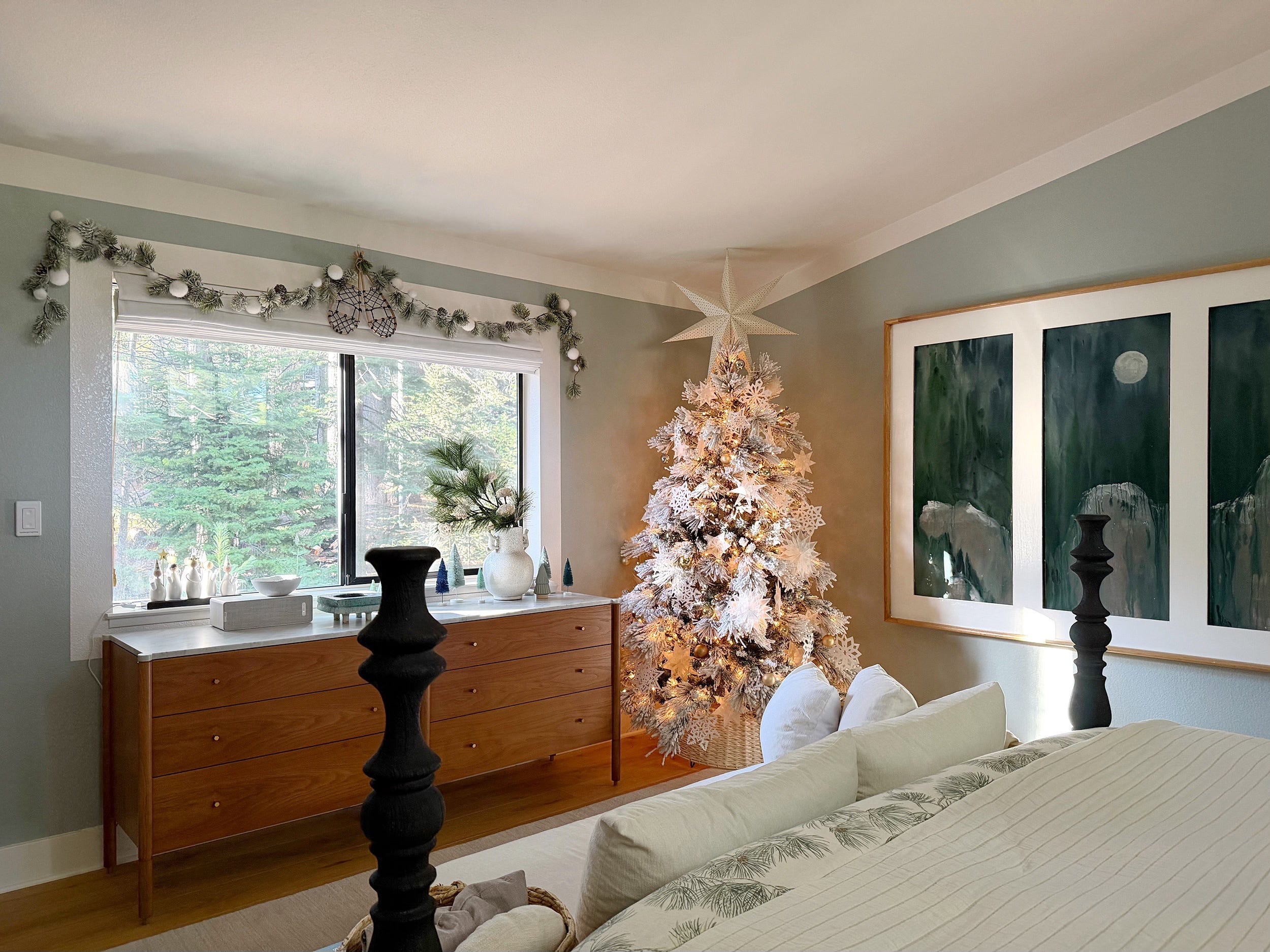 How To Fully Decorate a Christmas Tree For $130.