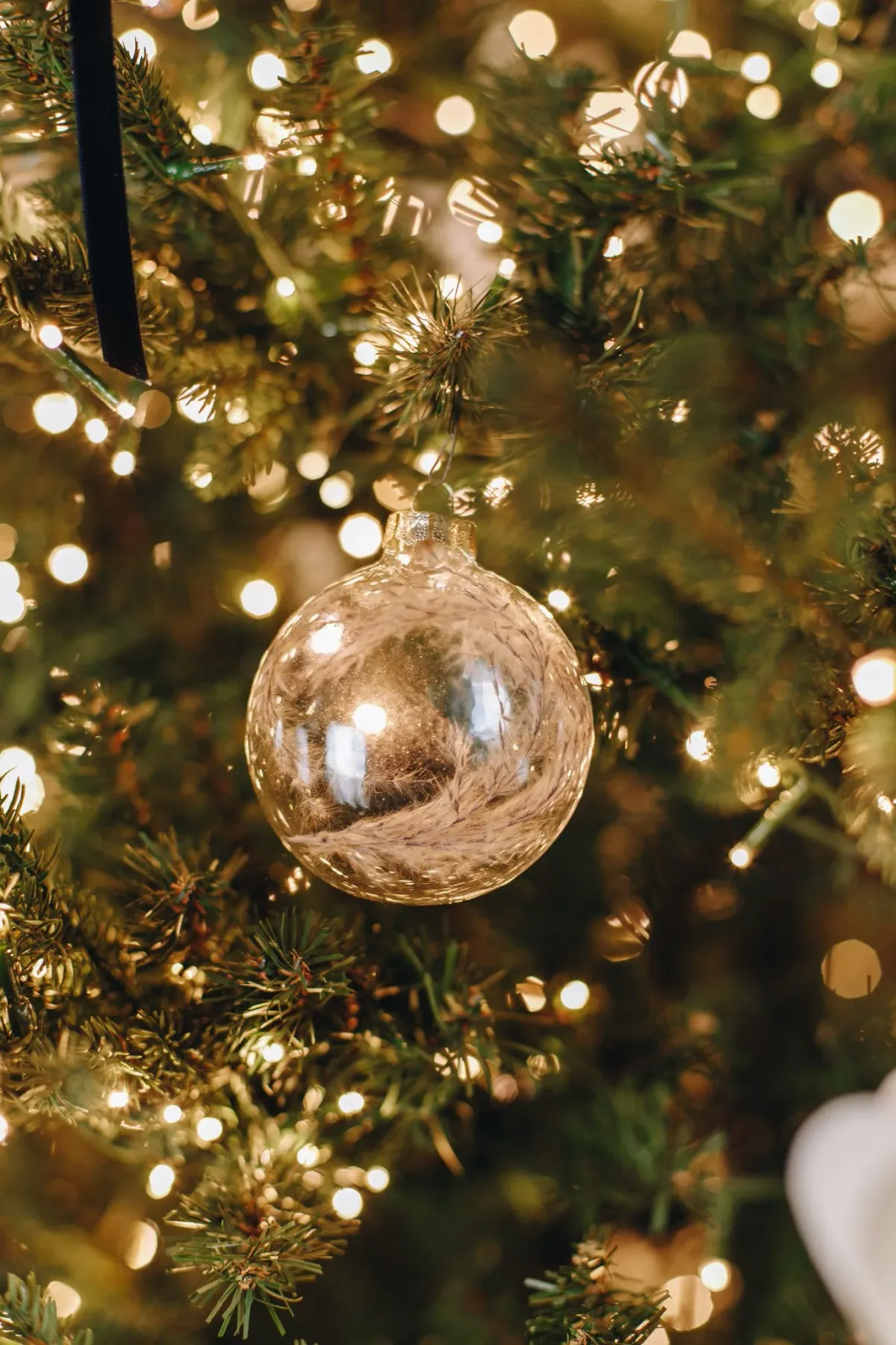 How to Help Your Christmas Tree Decor Embrace the Navy Blue Trend — Bindle  & Brass Trading Company