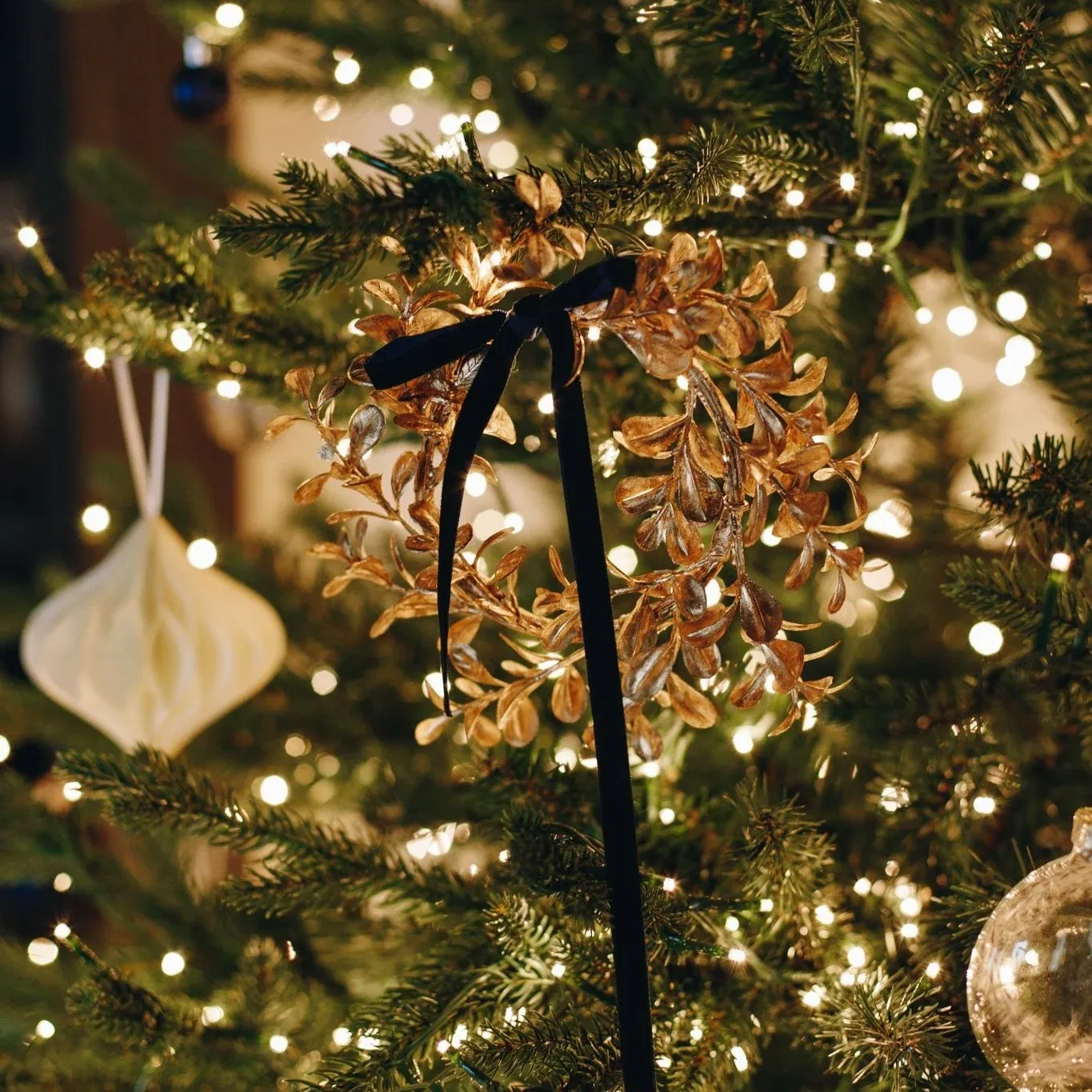 How to Help Your Christmas Tree Decor Embrace the Navy Blue Trend — Bindle  & Brass Trading Company