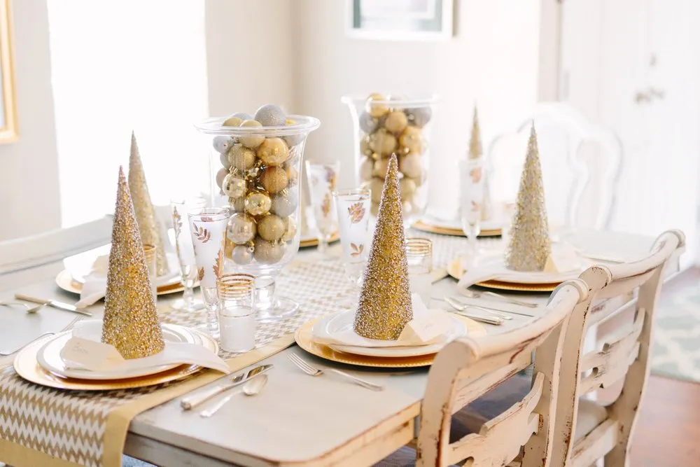 How to Host Your First Christmas Dinner | Gold and White Decor Inspiration  - brittanybishopphotography.com