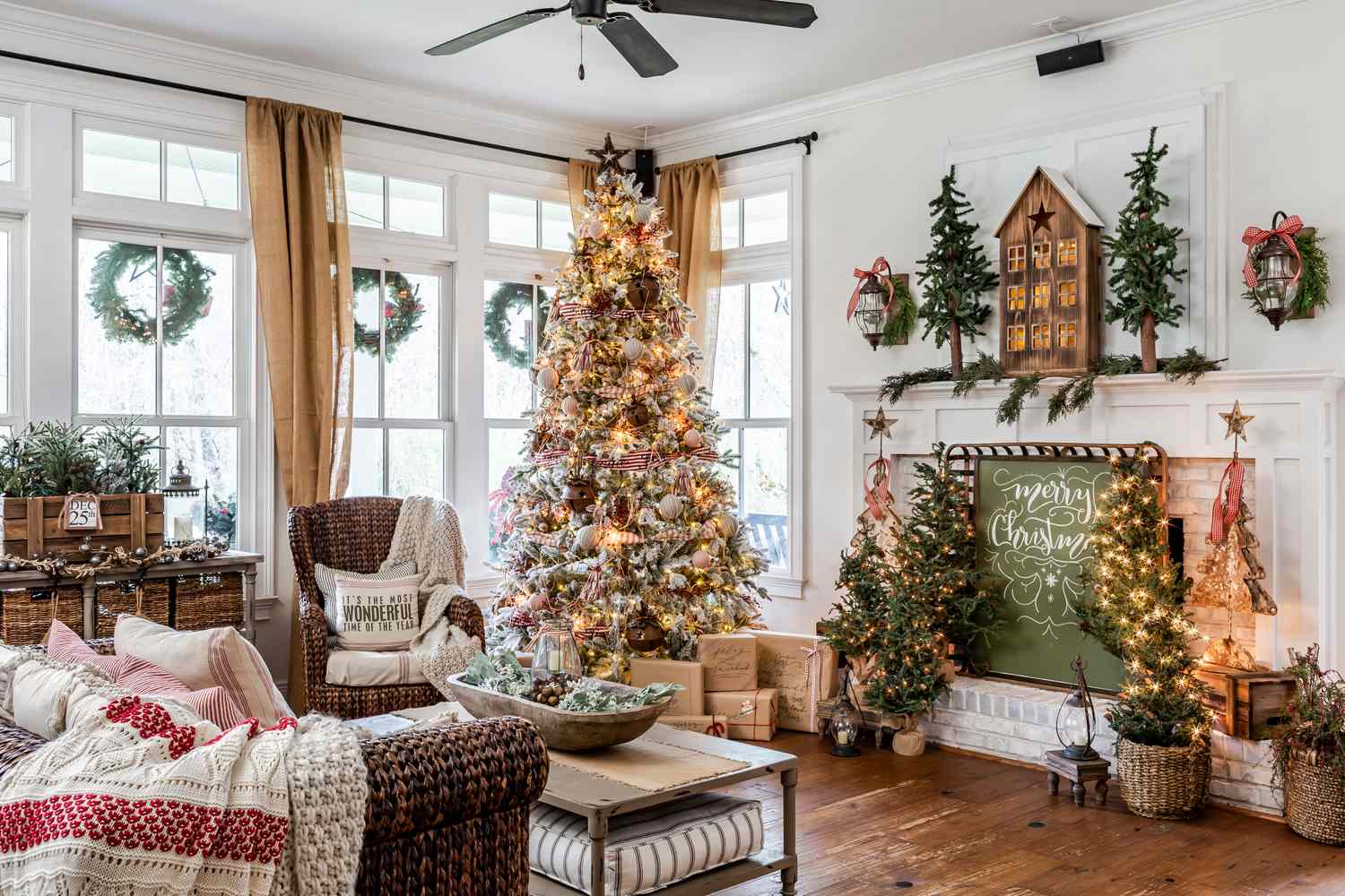 How to Light a Christmas Tree to be Extra Luminous