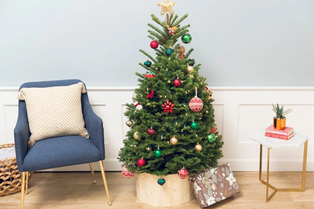 How to Make a DIY Christmas Tree Collar