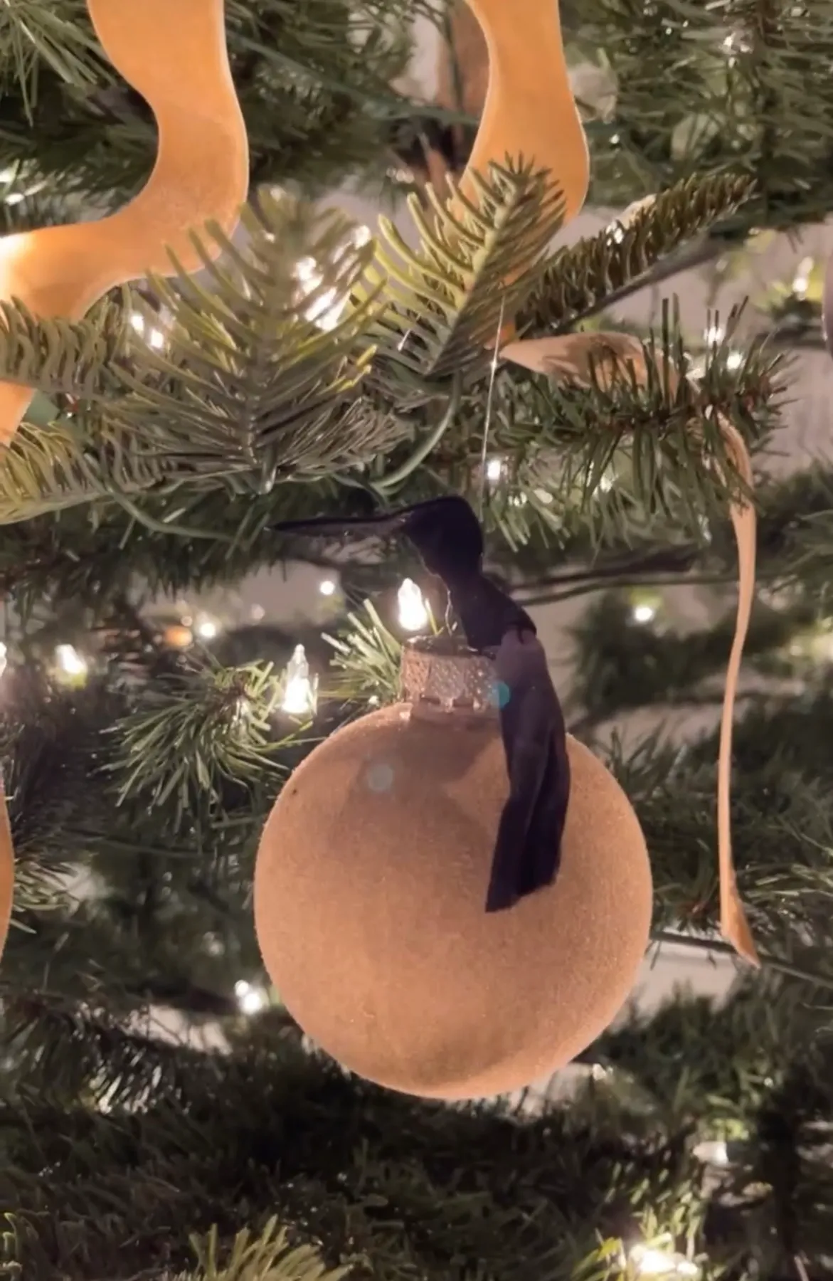 How To Make Beautiful Velvet Christmas Ornaments * Hip & Humble Style