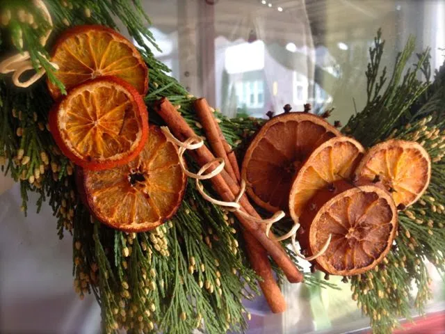 In which I make a fragrant-ish wreath – Toronto Gardens