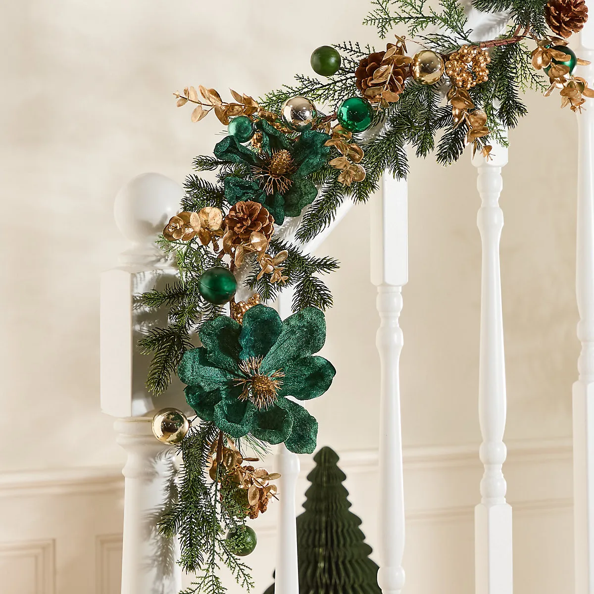 Luxury Highbury Xmas Decoration Staircase Christmas Garland 1.8m