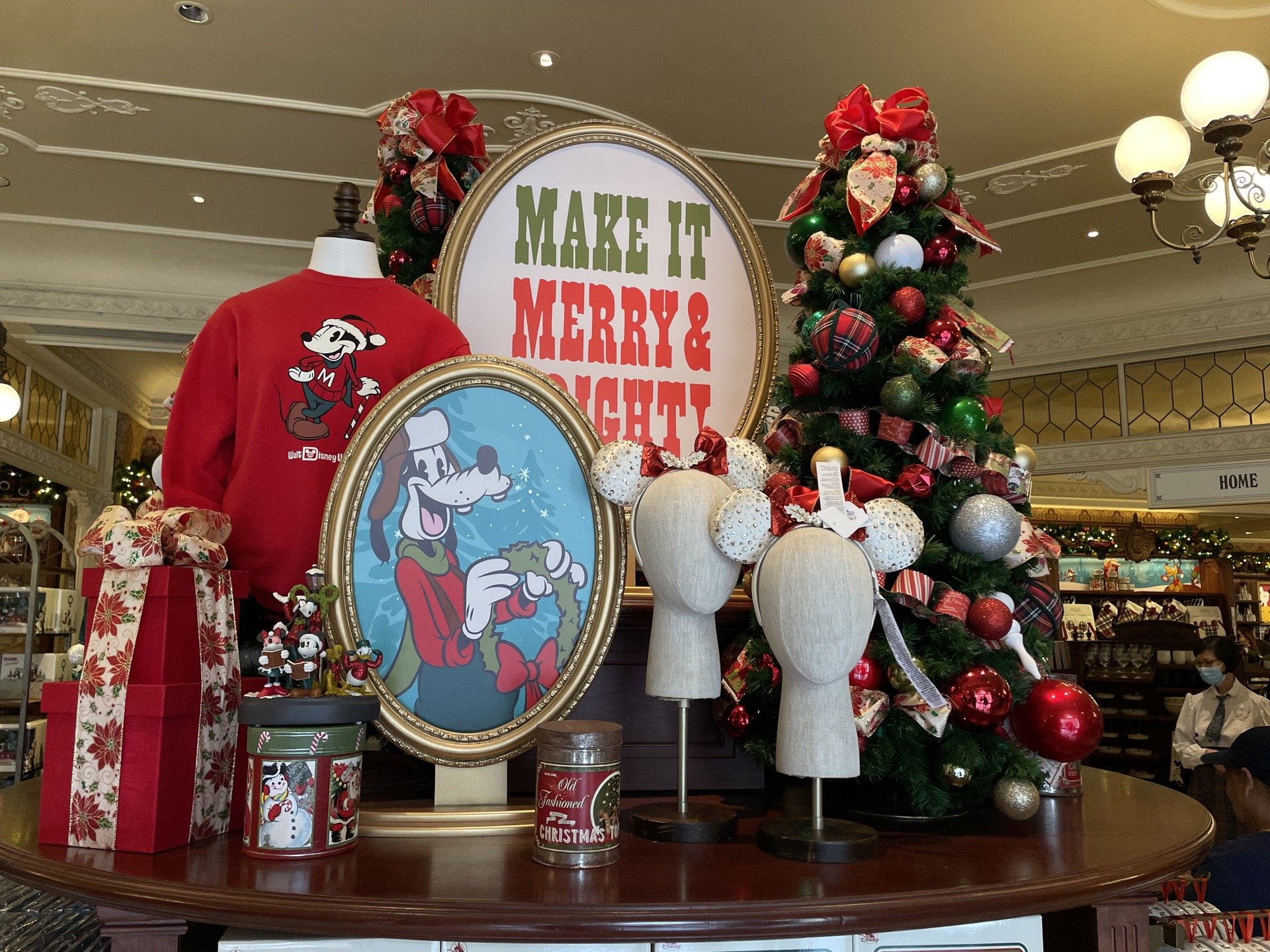 Magic Kingdom Vintage Disney Christmas Decorations See 20 Towering Icon Christmas  Trees At Disney World