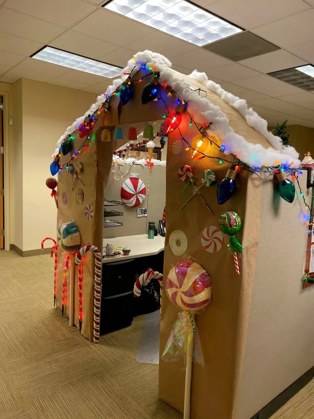 Manager turns her office cubicle into a giant gingerbread house | Metro News